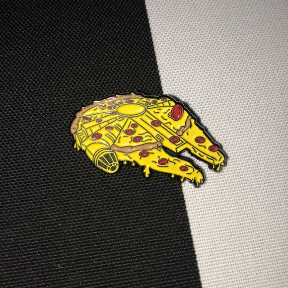 Millennium Falcon Star Wars Pizza Pin